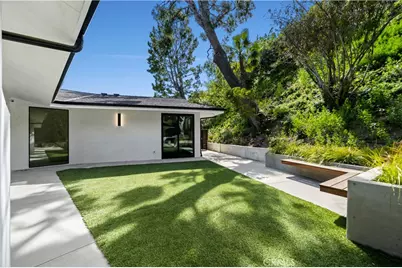 16105 Clear Oak Drive, Encino, CA 91436 - Photo 33