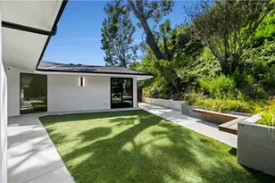 16105 Clear Oak Dr, Encino, CA 91436 - Photo 33