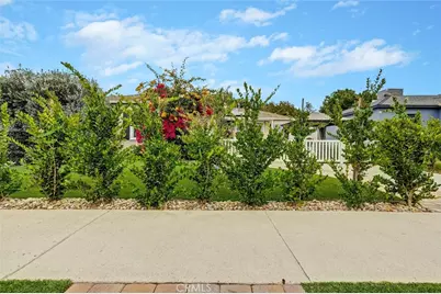 17415 Victory Boulevard, Lake Balboa, CA 91406 - Photo 5