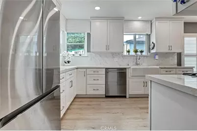17415 Victory Boulevard, Van Nuys, CA 91406 - Photo 11