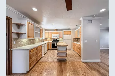 10514 Hillview Avenue, Chatsworth, CA 91311 - Photo 11