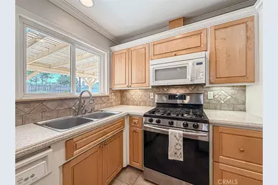 10514 Hillview Avenue, Chatsworth, CA 91311 - Photo 15