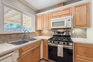 10514 Hillview Ave, Chatsworth, CA 91311 - Photo 15