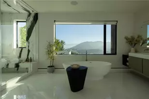 7107 Macapa Dr, Los Angeles, CA 90068 - Photo 31