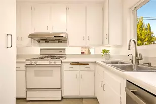 12452 Laurel Terrace Dr, Studio City, CA 91604 - Photo 17