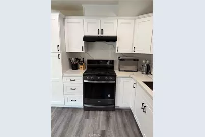 17111 Roscoe Boulevard #15, Northridge, CA 91325 - Photo 5