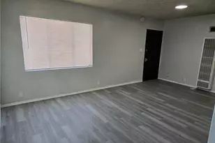 8216 S Van Ness Ave, Los Angeles, CA 90047 - Photo 33