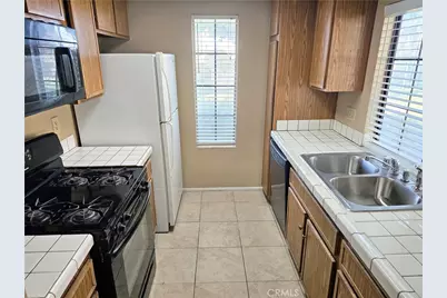 2554 Olive Drive #19, Palmdale, CA 93550 - Photo 7