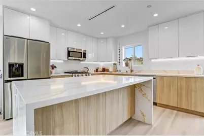 7445 Oakdale Avenue, Winnetka, CA 91306 - Photo 13
