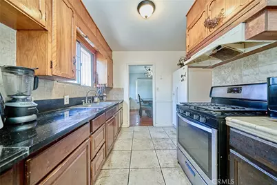 8357 Aura, Northridge, CA 91324 - Photo 11