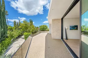 16988 Strawberry Dr, Encino, CA 91436 - Photo 39