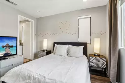 13219 Victory Boulevard, Los Angeles, CA 91401 - Photo 13