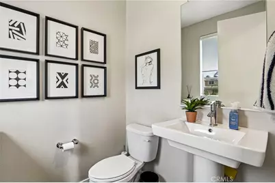 13219 Victory Boulevard, Los Angeles, CA 91401 - Photo 11