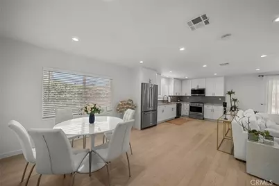 23817 Victory Boulevard, West Hills, CA 91307 - Photo 7