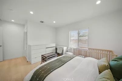 23817 Victory Boulevard, West Hills, CA 91307 - Photo 15