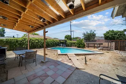 23817 Victory Boulevard, West Hills, CA 91307 - Photo 17