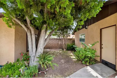 15803 Gault Street, Lake Balboa, CA 91406 - Photo 9