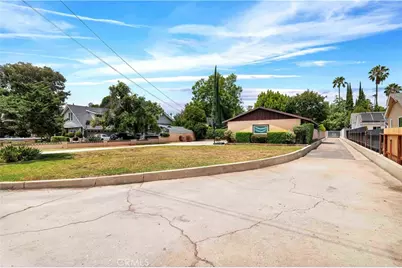 15803 Gault Street, Lake Balboa, CA 91406 - Photo 5