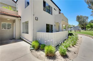 21203 Trumpet Dr, Newhall, CA 91321 - Photo 3