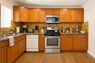 21203 Trumpet Dr, Newhall, CA 91321 - Photo 13