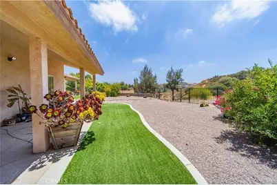 13675 Davenport, Agua Dulce, CA 91390 - Photo 37