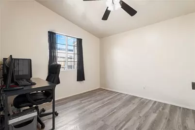 19012 Drycliff, Canyon Country, CA 91351 - Photo 15