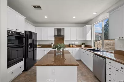 29052 Madrid Place, Castaic, CA 91384 - Photo 45