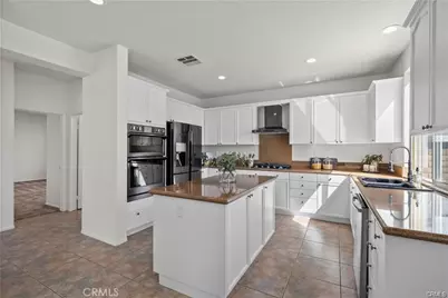 29052 Madrid Place, Castaic, CA 91384 - Photo 15