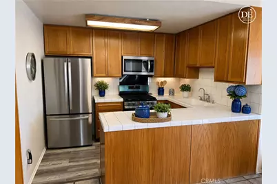 19242 Hamlin, Reseda, CA 91335 - Photo 3