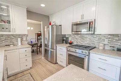 27939 Caraway Lane, Saugus, CA 91350 - Photo 5