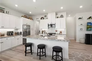 27013 Hummingbird Ln, Valencia, CA 91381 - Photo 19
