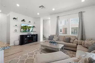 27013 Hummingbird Ln, Valencia, CA 91381 - Photo 17