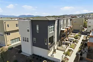 27013 Hummingbird Ln, Valencia, CA 91381 - Photo 3