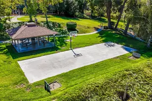 20002 Ave Of The Oaks, Newhall, CA 91321 - Photo 33