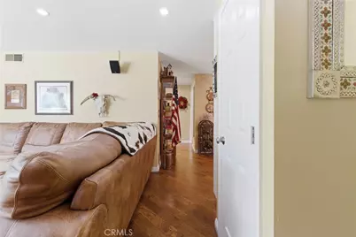 20002 Avenue Of The Oaks, Newhall, CA 91321 - Photo 11