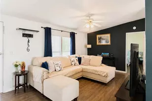 7560 Woodman, Van Nuys, CA 91405 - Photo 5