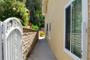 24371 Crestview Dr, Newhall, CA 91321 - Photo 3