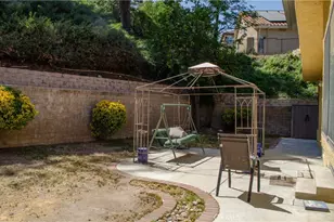 24371 Crestview Dr, Newhall, CA 91321 - Photo 5