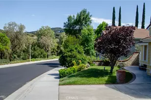 24371 Crestview Dr, Newhall, CA 91321 - Photo 9