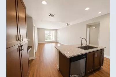 21301 Erwin Street #322, Woodland Hills, CA 91367 - Photo 3