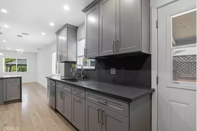 7100 Varna Avenue, North Hollywood, CA 91605 - Photo 9