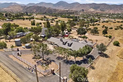 9722 Hierba, Agua Dulce, CA 91390 - Photo 35