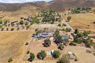 9722 Hierba, Agua Dulce, CA 91390 - Photo 41