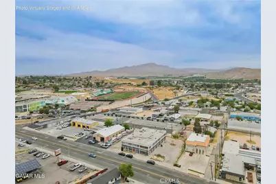16650 Mojave Dr, Victorville, CA 92395 - Photo 9