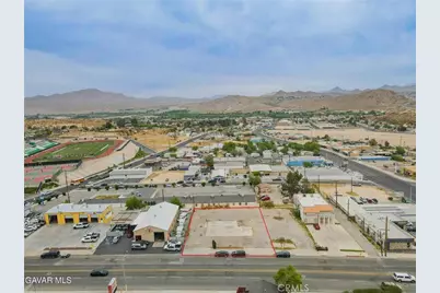 16651 Mojave Dr, Victorville, CA 92395 - Photo 7