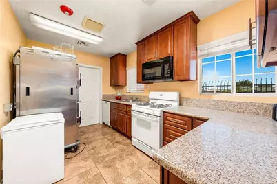 44709 Beech, Lancaster, CA 93534 - Photo 13