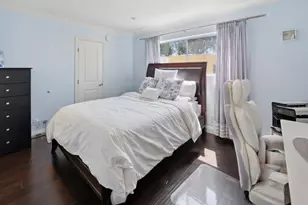 9735 Via Roma, Burbank, CA 91504 - Photo 21