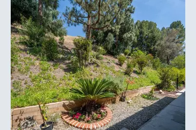 9735 Via Roma, Burbank, CA 91504 - Photo 5
