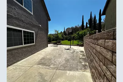15156 McIntyre Street, Sylmar, CA 91342 - Photo 29