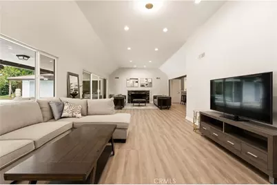 15701 Royal Ridge, Sherman Oaks, CA 91403 - Photo 9